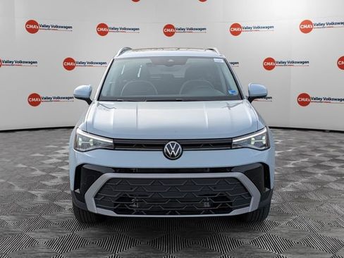 New 2026 Volkswagen Taos SE image 2