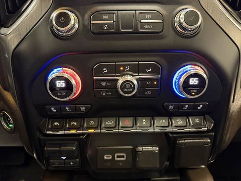 Used 2021 GMC Sierra 1500 Denali w/ Denali Ultimate Package AWD/4WD image 22