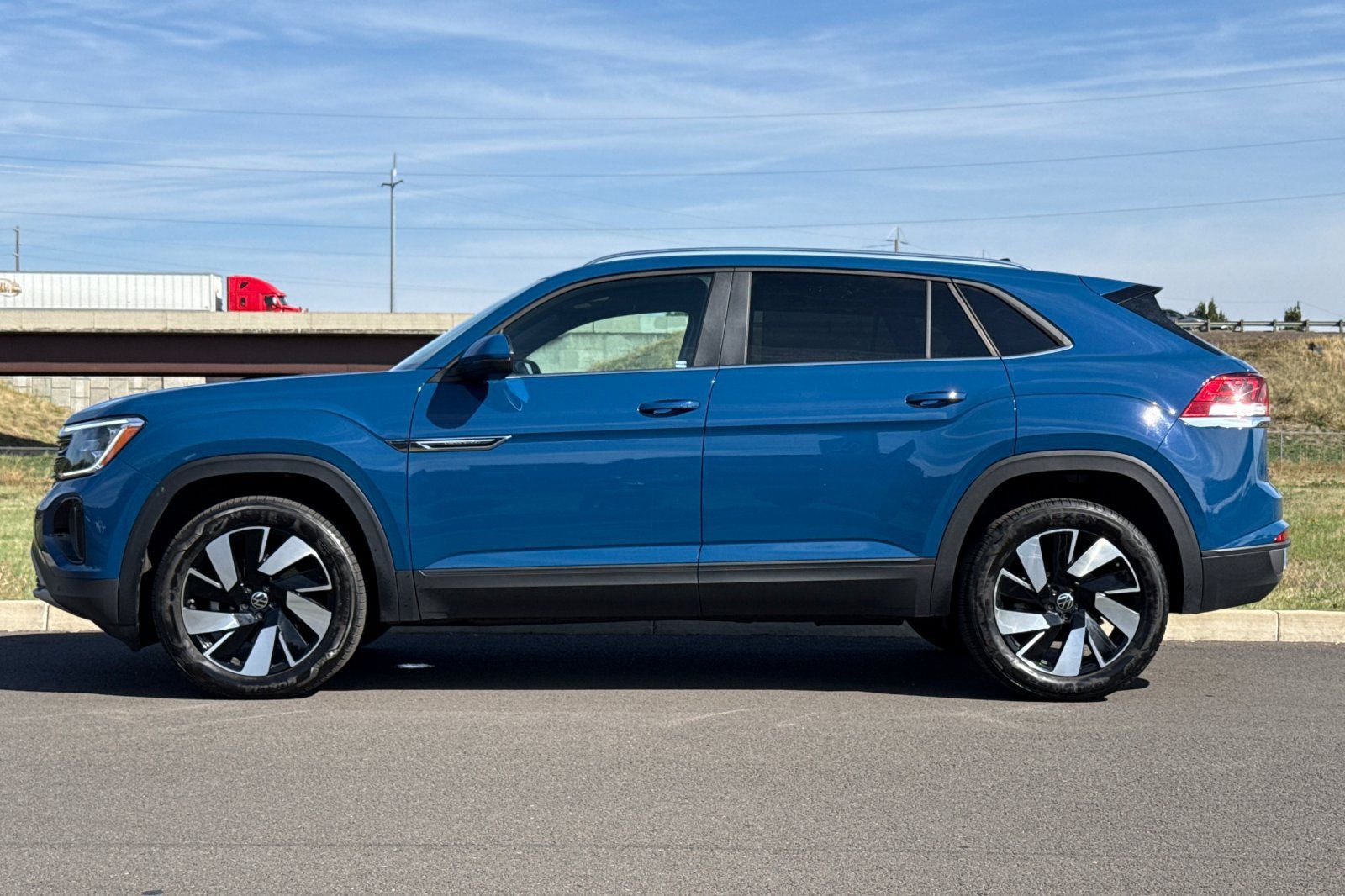 Used 2026 Volkswagen Atlas Cross Sport SE AWD/4WD image 6