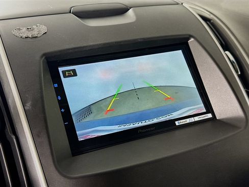 Used 2018 Ford Edge SEL FWD image 10