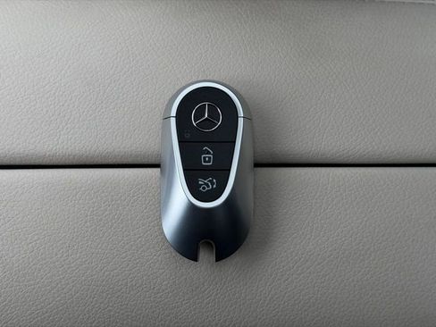 Used 2025 Mercedes-Benz GLC 300 4MATIC image 68