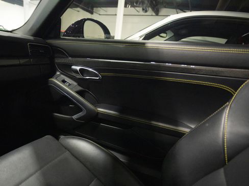 Used 2015 Porsche 911 Turbo S image 23