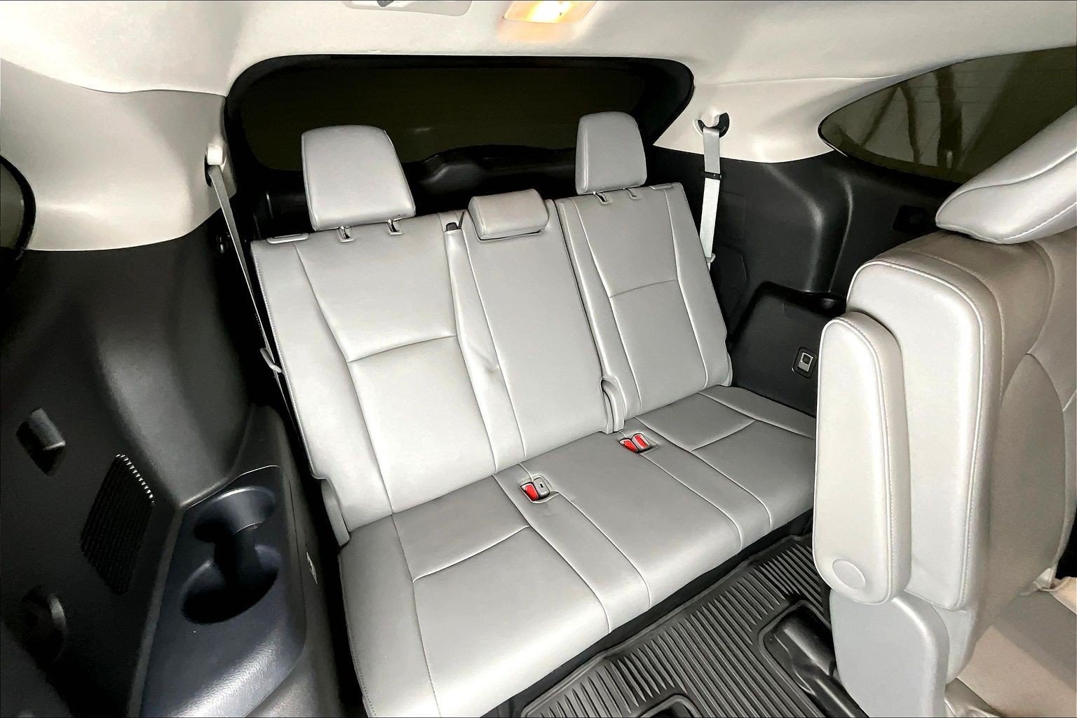 Used 2022 Toyota Highlander Limited FWD image 27
