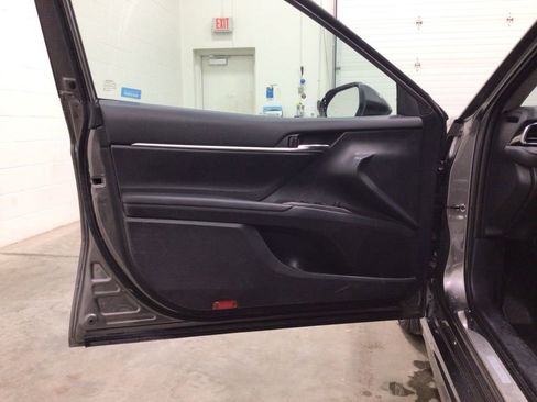 Used 2024 Toyota Camry SE image 17