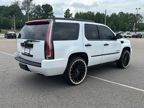 Used 2012 Cadillac Escalade Platinum AWD/4WD image 3