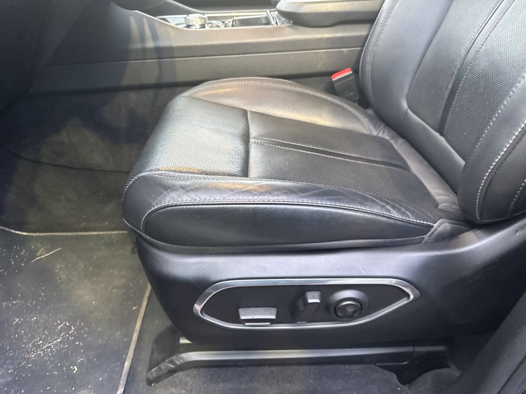 Used 2022 Jeep Wagoneer Series III AWD/4WD image 16