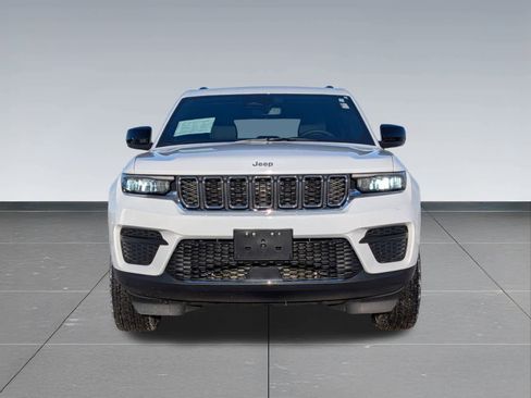 Used 2024 Jeep Grand Cherokee Laredo X image 8