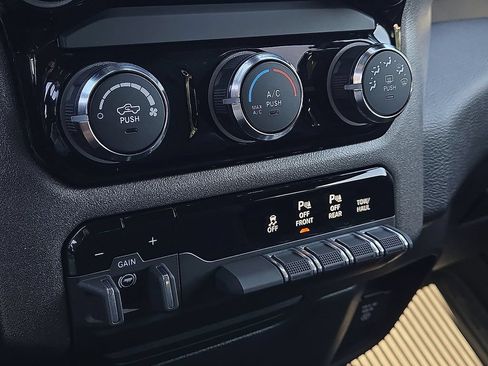 Used 2025 RAM 1500 Warlock AWD/4WD image 13