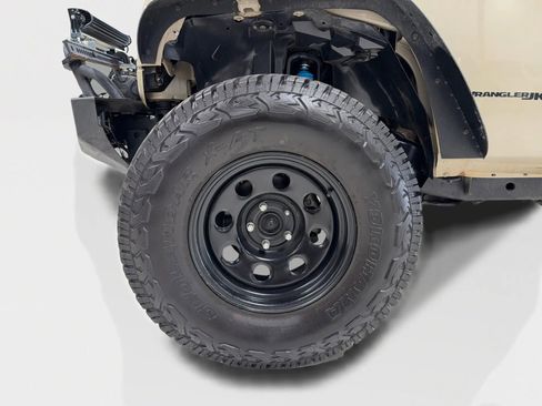 Used 2018 Jeep Wrangler Rubicon w/ Power Convenience Group image 39