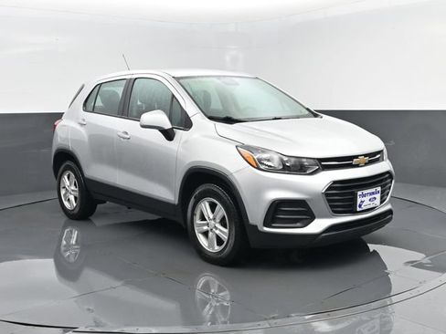 Used 2017 Chevrolet Trax LS AWD/4WD image 3