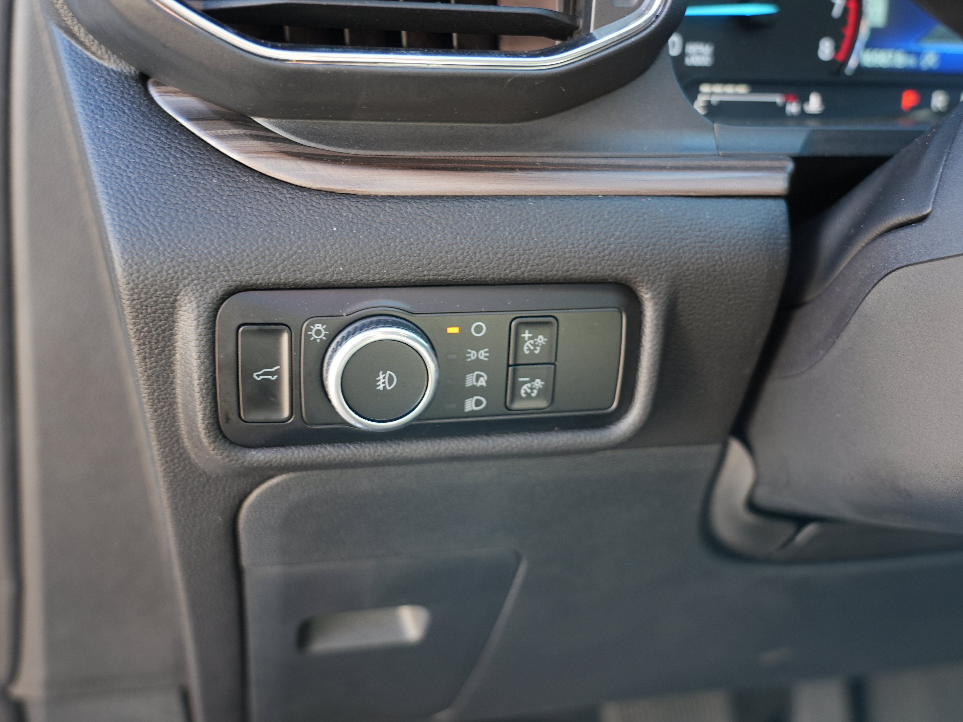 Used 2024 Ford Explorer Limited w/ Limited Technology Package AWD/4WD image 19