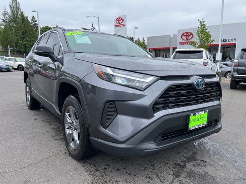 Used 2022 Toyota RAV4 XLE w/ Convenience Package AWD/4WD image 1