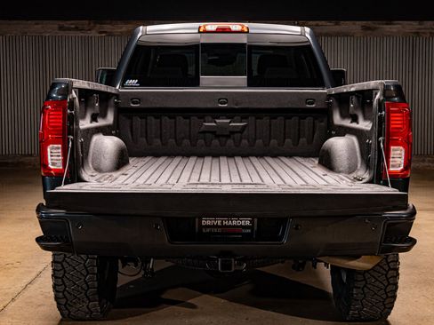 Used 2018 Chevrolet Silverado 1500 LTZ Z71 w/ LTZ Plus Package image 9