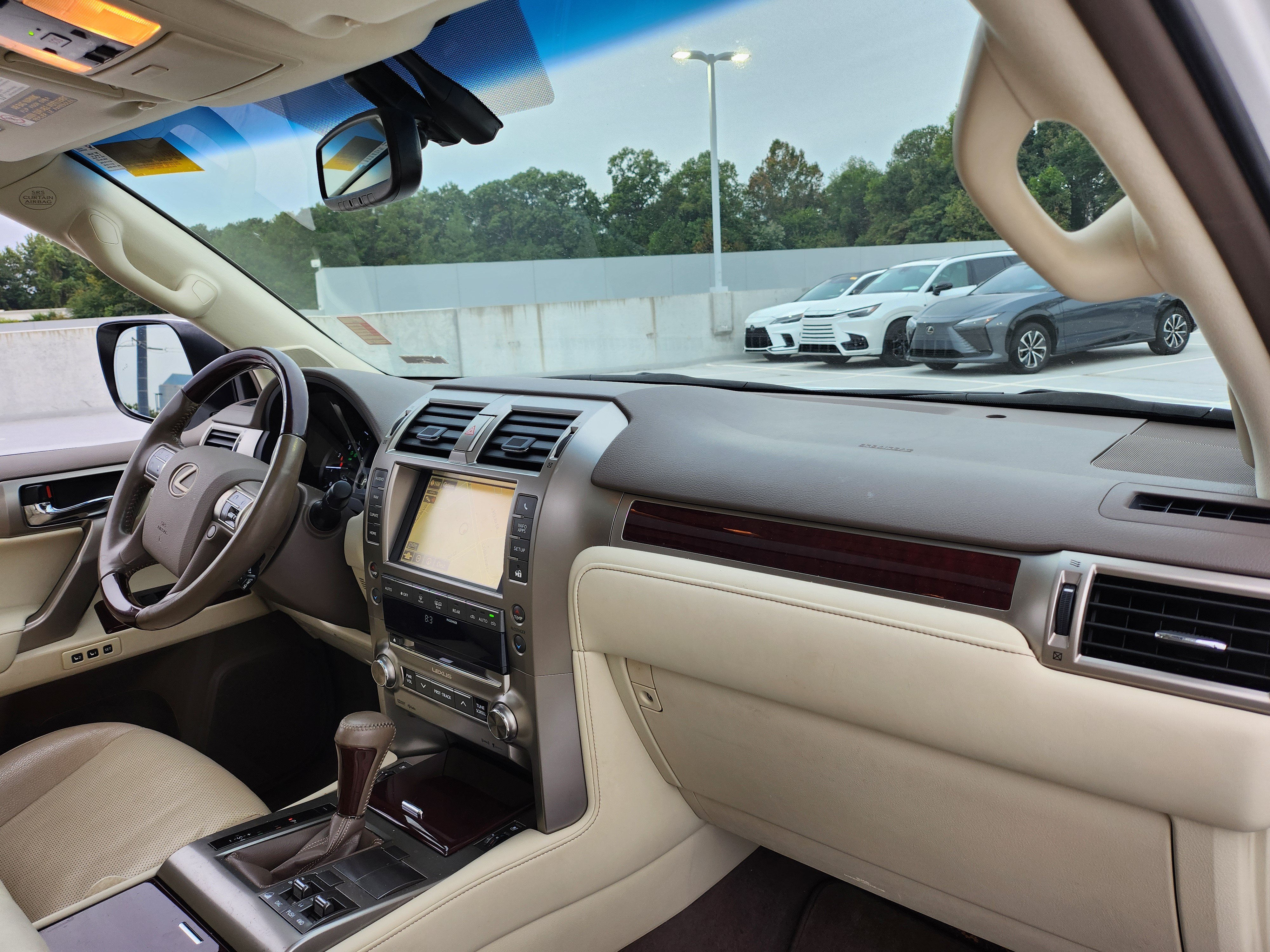 Used 2019 Lexus GX 460 Premium w/ Premium Package AWD/4WD image 29