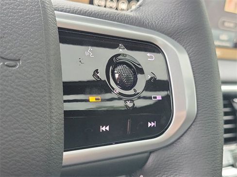 New 2025 Nissan Armada Platinum w/ Convenience Package image 11