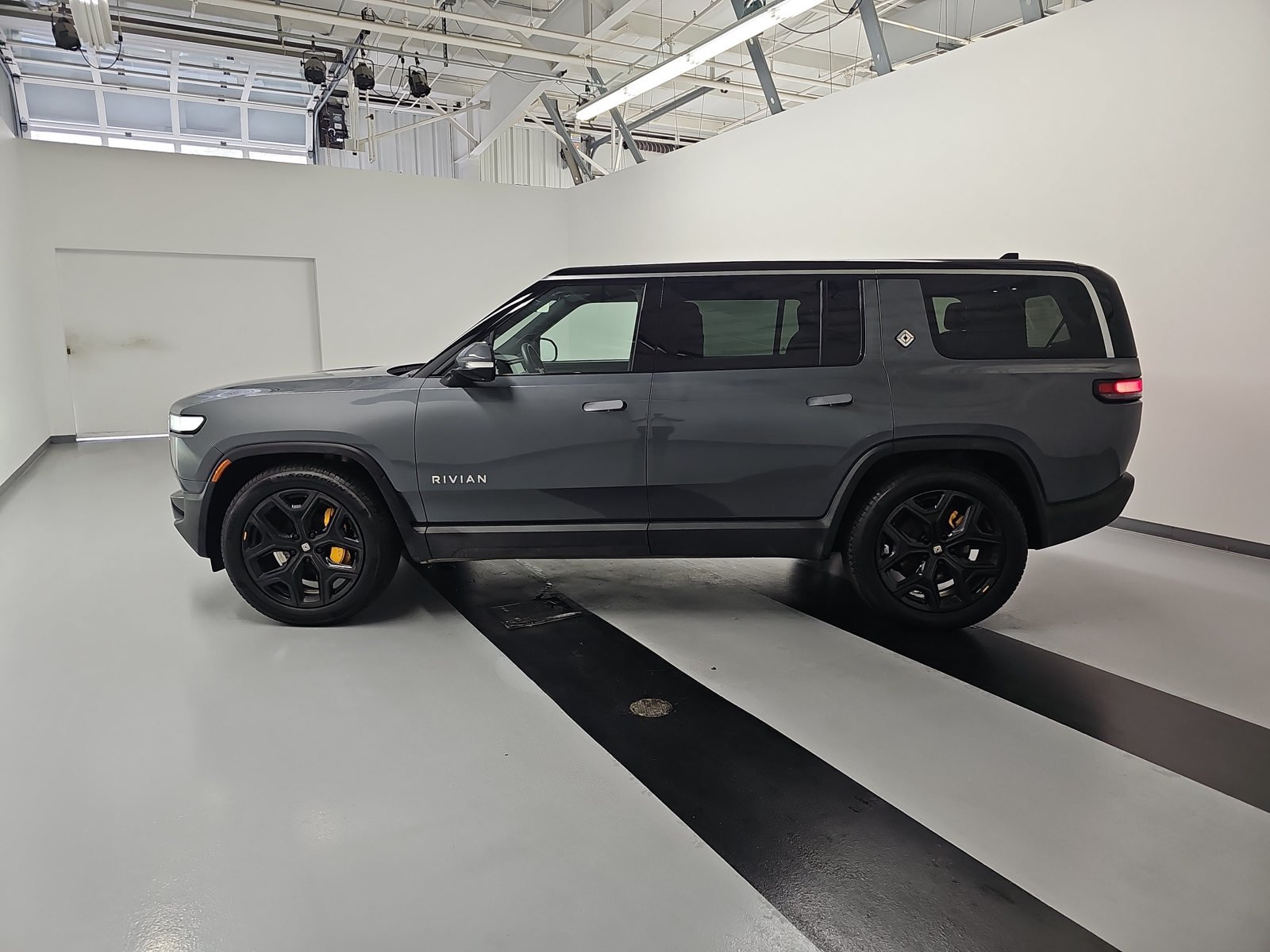 Used 2024 Rivian R1S Adventure Quad AWD/4WD image 2