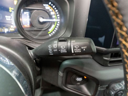 Used 2024 Jeep Wrangler Unlimited Sahara w/ Technology Group AWD/4WD image 28