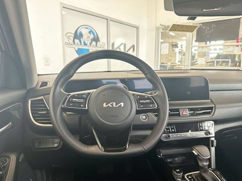 Certified 2024 Kia Seltos SX w/ SX Sunroof Package AWD/4WD image 13