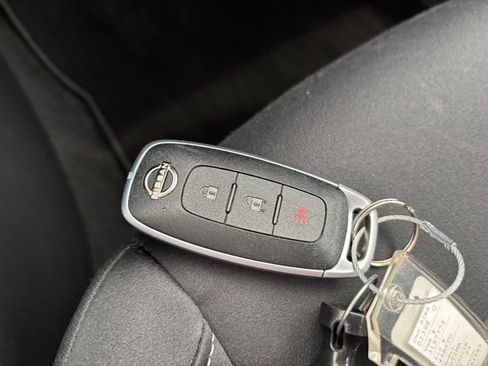 Used 2025 Nissan Altima 2.5 SV FWD image 21