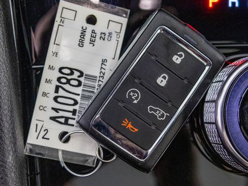 Used 2023 Jeep Grand Cherokee L Laredo image 31