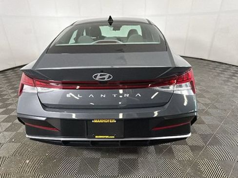 Certified 2024 Hyundai Elantra SEL w/ Convenience Package FWD image 3