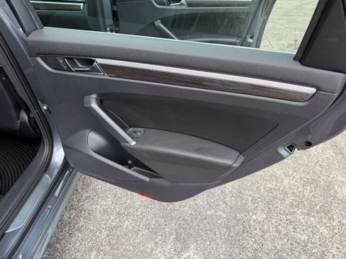 Used 2017 Volkswagen Passat 1.8T SE image 25