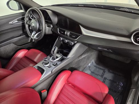 Used 2024 Alfa Romeo Giulia Ti w/ Performance Driving Package image 34