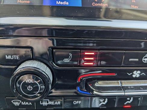 Certified 2024 Jeep Grand Cherokee Limited w/ Black Appearance Package image 31