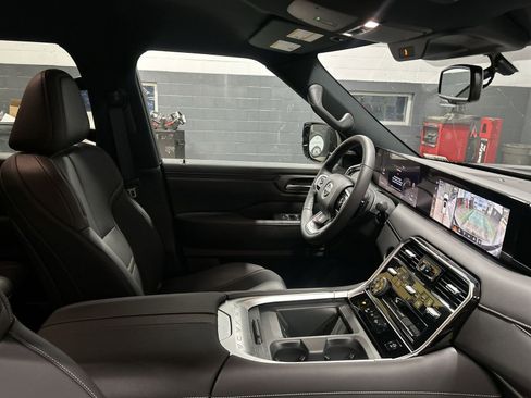 New 2026 Nissan Armada SL w/ Captain's Chari Seat Package image 9