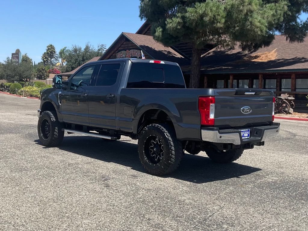 Used 2019 Ford F350 Lariat w/ Lariat Value Package AWD/4WD image 4