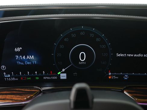 Used 2024 Cadillac Escalade Premium Luxury w/ Performance Package image 29