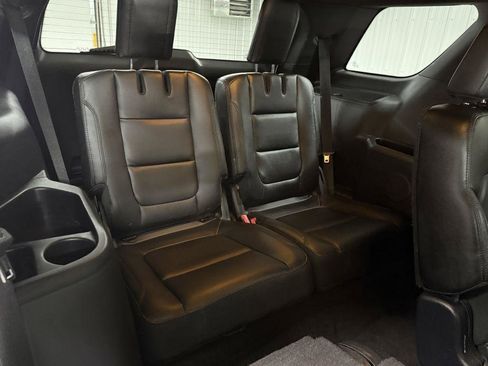Used 2017 Ford Explorer XLT w/ Equipment Group 202A image 33