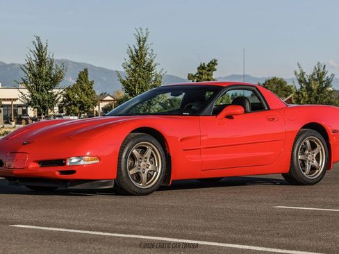 Used 2000 Chevrolet Corvette Coupe w/ Lighting Pkg RWD image 14