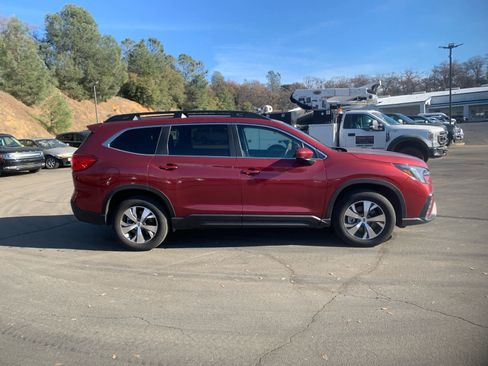 Used 2024 Subaru Ascent Premium w/ Convenience Package image 4