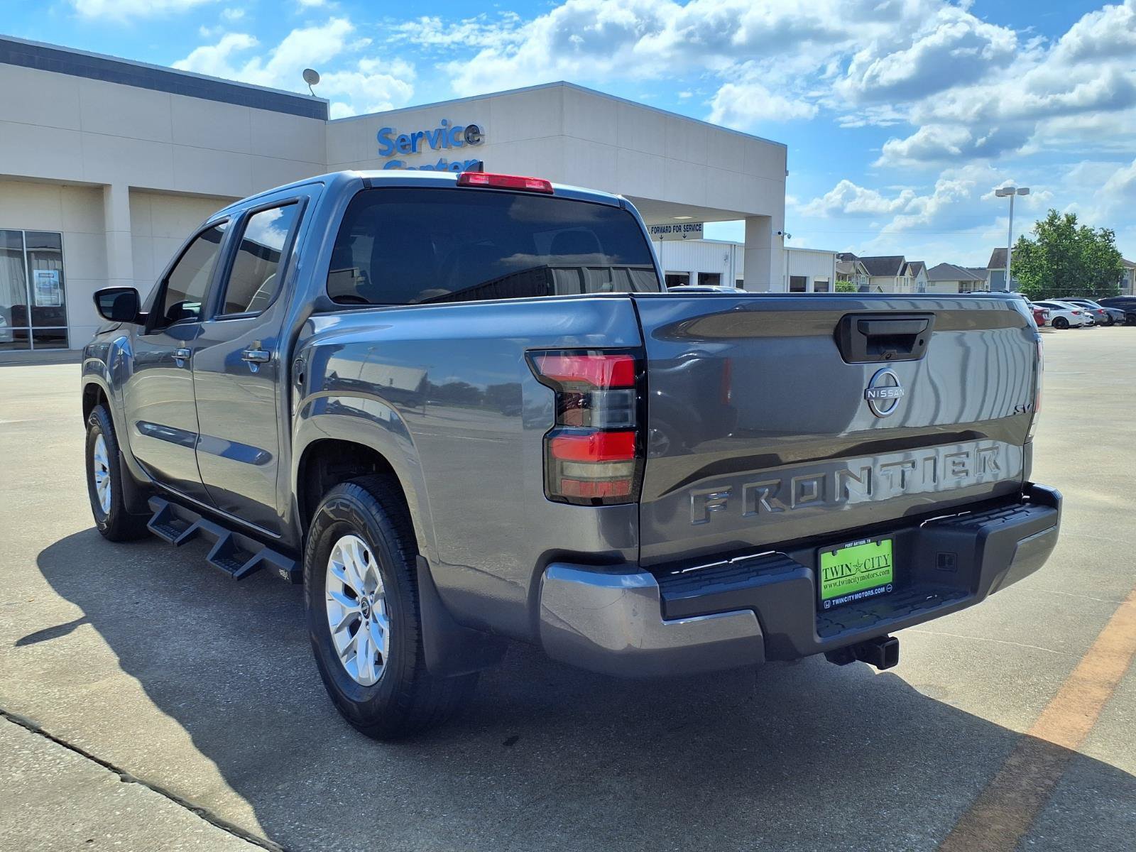Used 2024 Nissan Frontier SV RWD image 2