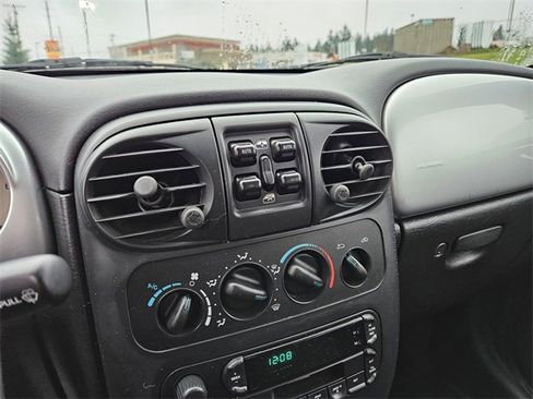 Used 2005 Chrysler PT Cruiser image 13