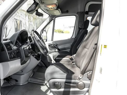 Used 2015 Mercedes-Benz Sprinter 2500 image 4