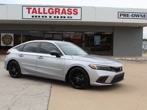 Used 2022 Honda Civic Sport image 2