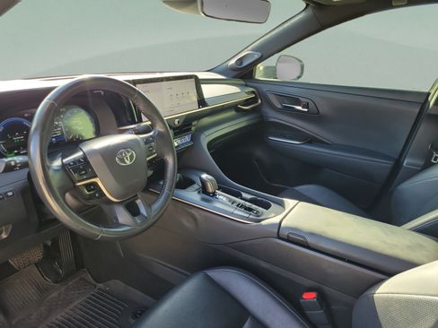 Certified 2023 Toyota Crown AWD/4WD image 8