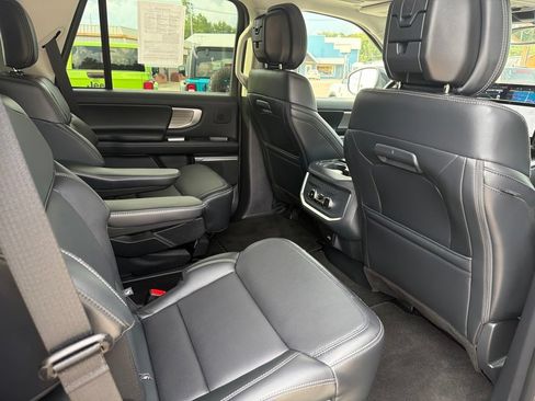Used 2026 Ford Expedition Platinum w/ Driver's Package AWD/4WD image 16