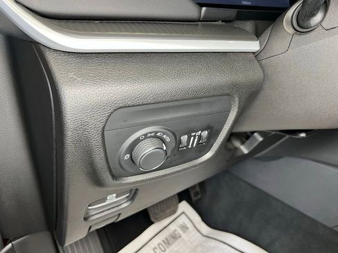Used 2024 Jeep Grand Cherokee Altitude AWD/4WD image 16