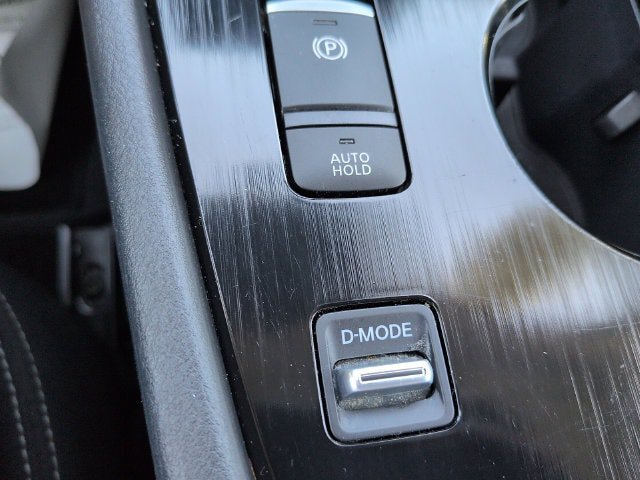 Used 2025 Nissan Rogue S FWD image 23