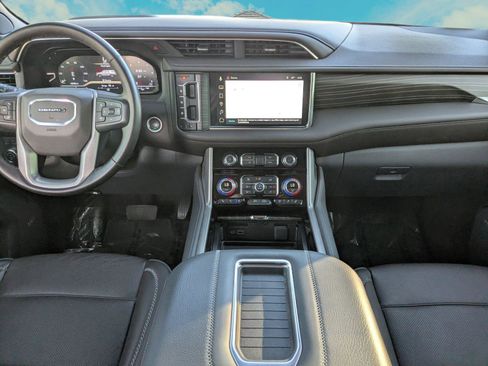 Used 2024 GMC Yukon XL Denali image 18