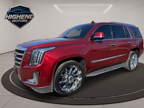 Used 2017 Cadillac Escalade Luxury image 3