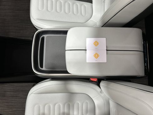 Used 2024 Rivian R1S Adventure AWD/4WD image 31