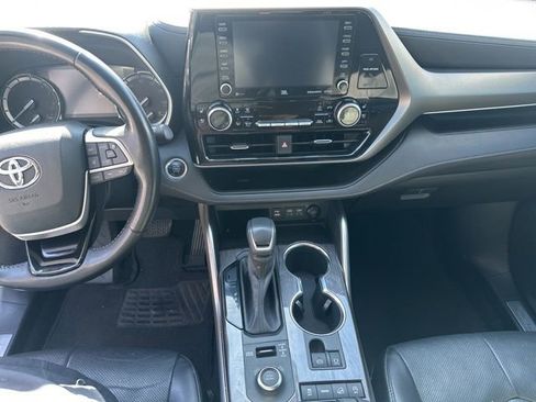 Used 2022 Toyota Highlander Limited AWD/4WD image 18