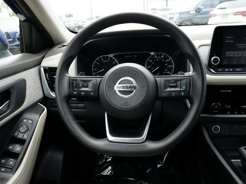 Used 2021 Nissan Rogue SV image 9