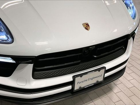 Used 2025 Porsche Macan image 32