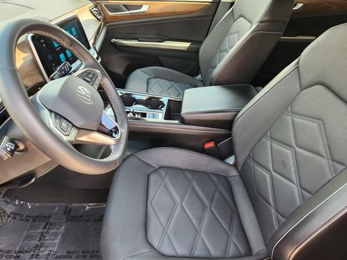 Used 2024 Volkswagen Atlas SE FWD image 17