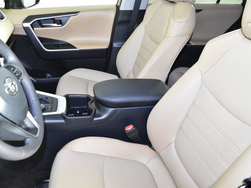 Used 2024 Toyota RAV4 Limited image 40